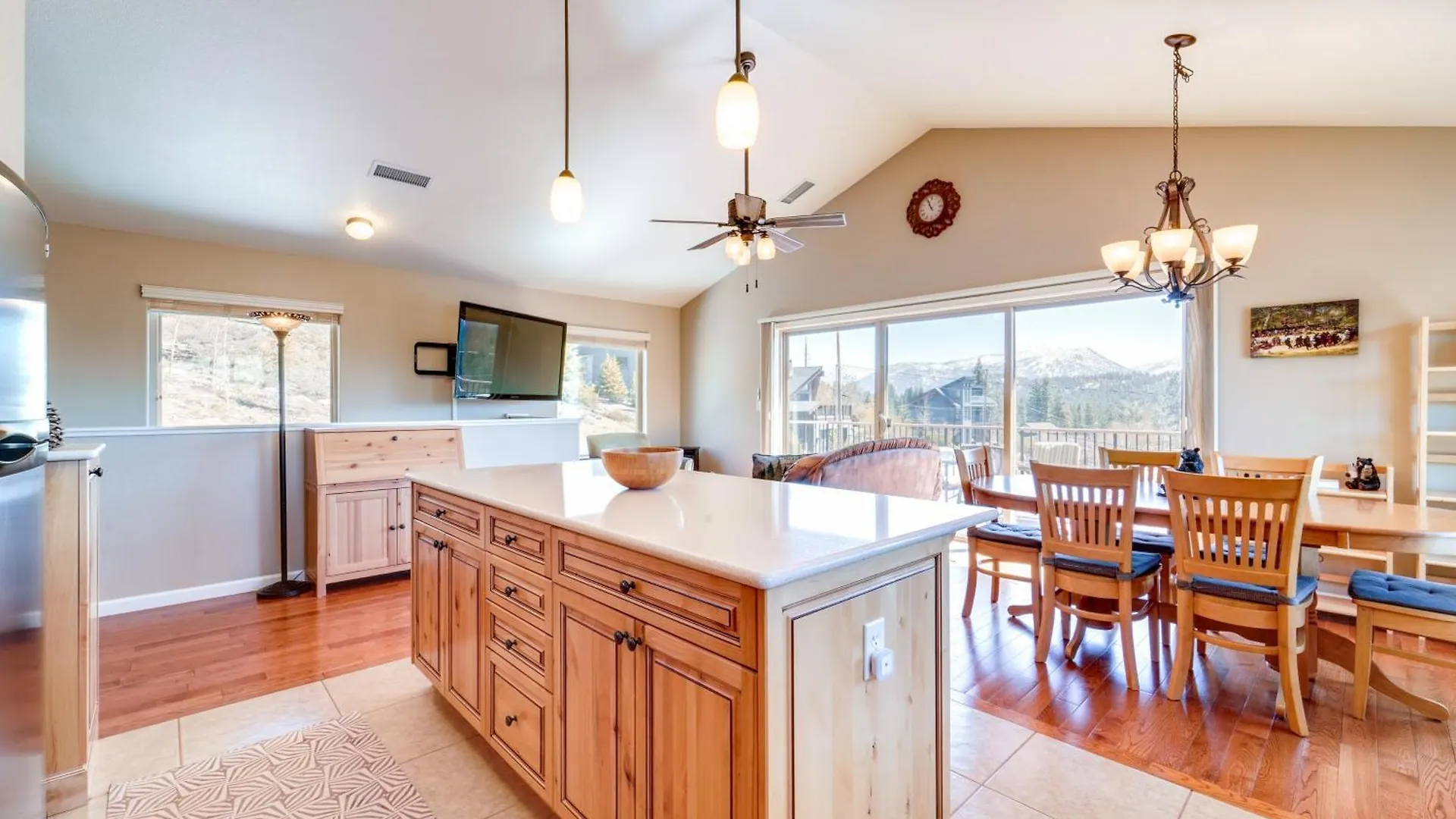 South Lake Tahoe Home With Deck And Gas Grill! 0*, South Lake Tahoe